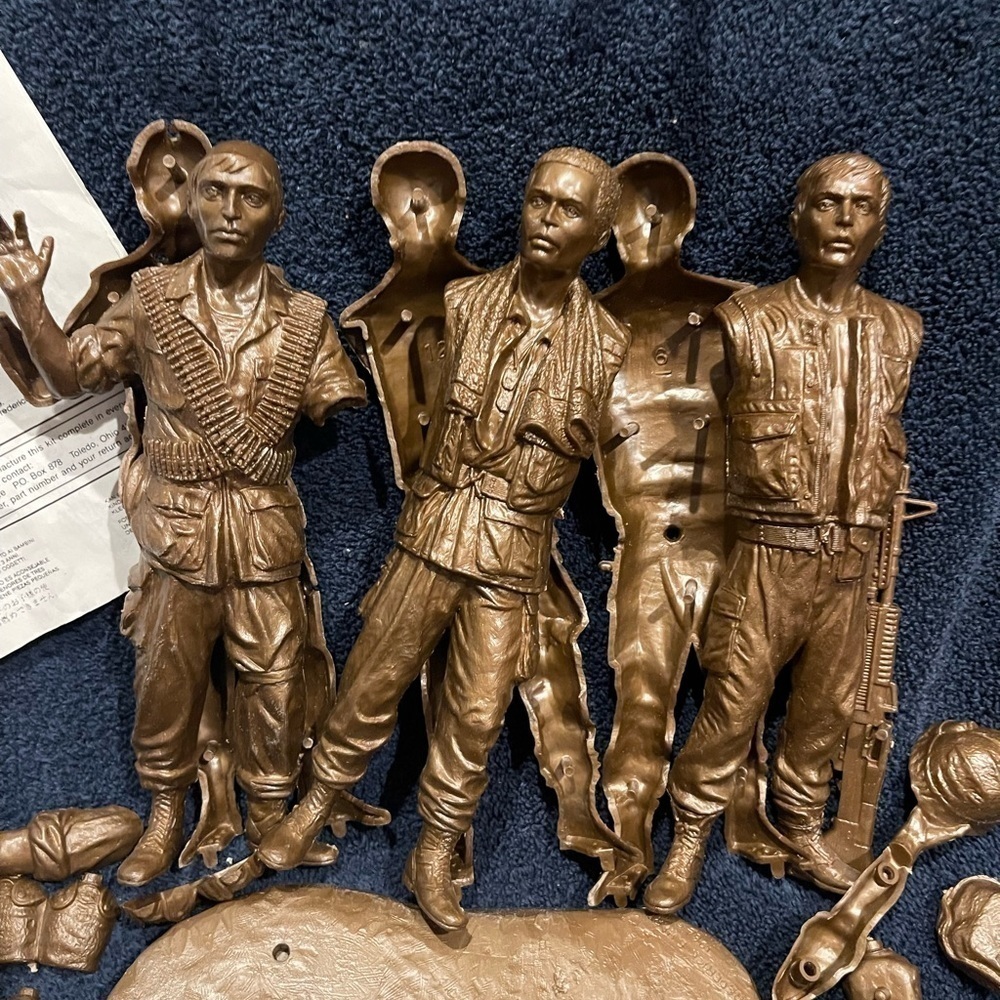 Three Fighting Men model kit - Incomplete - Picture 4 of 7